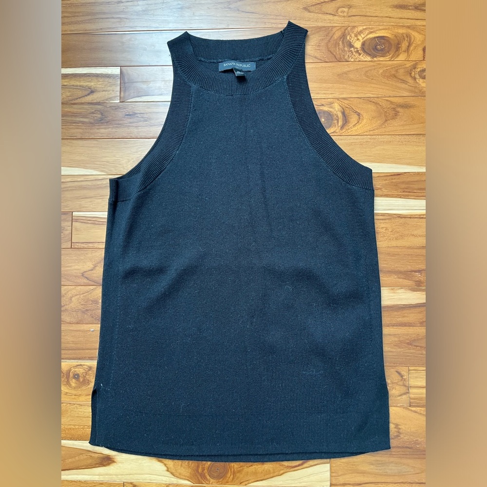 Banana Republic sleeveless sweater top size medium